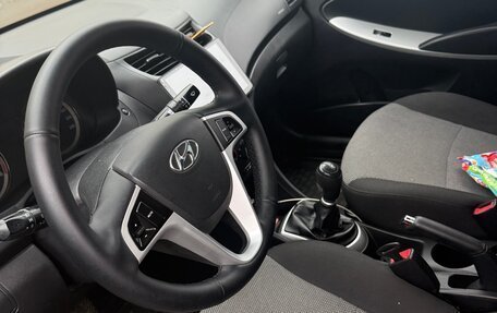 Hyundai Solaris II рестайлинг, 2011 год, 790 000 рублей, 35 фотография