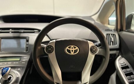 Toyota Prius, 2011 год, 745 000 рублей, 11 фотография