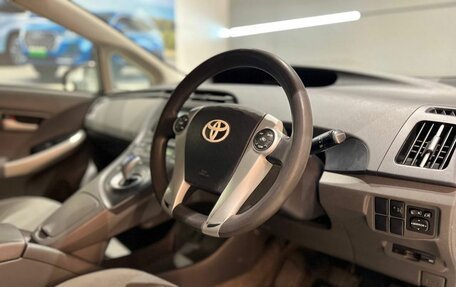 Toyota Prius, 2011 год, 745 000 рублей, 13 фотография