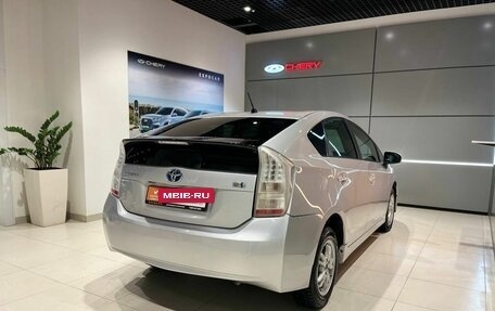 Toyota Prius, 2011 год, 745 000 рублей, 5 фотография