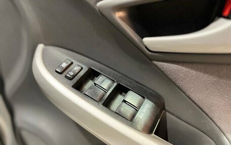 Toyota Prius, 2011 год, 745 000 рублей, 17 фотография