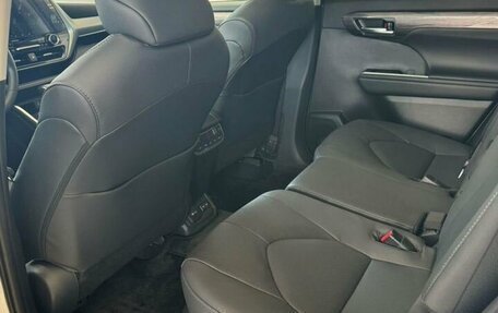 Toyota Highlander, 2024 год, 8 450 000 рублей, 19 фотография