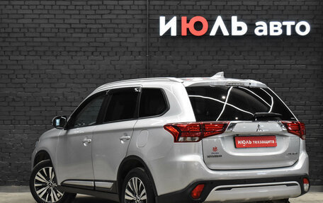 Mitsubishi Outlander III рестайлинг 3, 2018 год, 2 290 000 рублей, 4 фотография