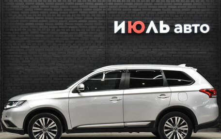 Mitsubishi Outlander III рестайлинг 3, 2018 год, 2 290 000 рублей, 8 фотография