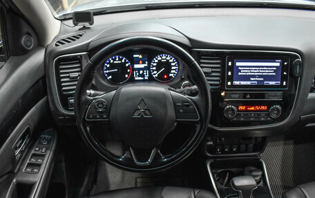 Mitsubishi Outlander III рестайлинг 3, 2018 год, 2 290 000 рублей, 12 фотография