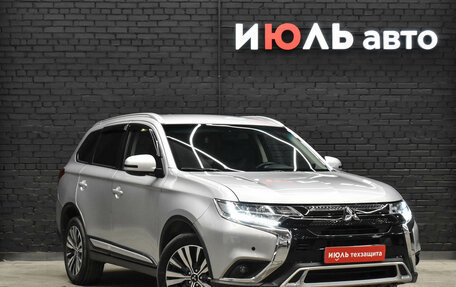 Mitsubishi Outlander III рестайлинг 3, 2018 год, 2 290 000 рублей, 3 фотография