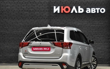 Mitsubishi Outlander III рестайлинг 3, 2018 год, 2 290 000 рублей, 7 фотография
