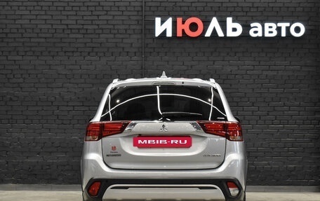 Mitsubishi Outlander III рестайлинг 3, 2018 год, 2 290 000 рублей, 5 фотография