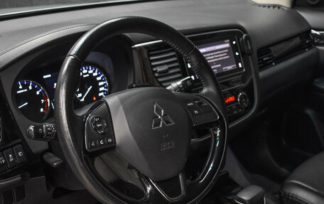 Mitsubishi Outlander III рестайлинг 3, 2018 год, 2 290 000 рублей, 19 фотография