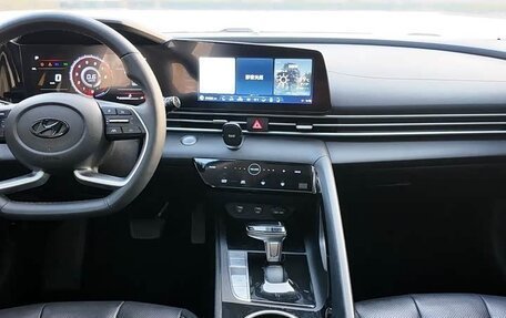 Hyundai Elantra, 2022 год, 1 460 000 рублей, 12 фотография