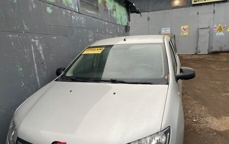 Renault Logan II, 2016 год, 550 000 рублей, 3 фотография