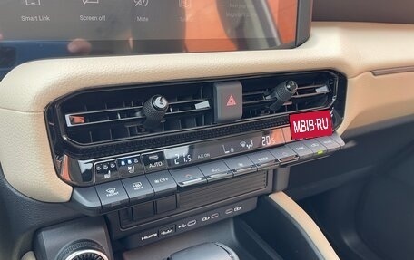 Toyota Land Cruiser Prado, 2024 год, 9 295 000 рублей, 15 фотография