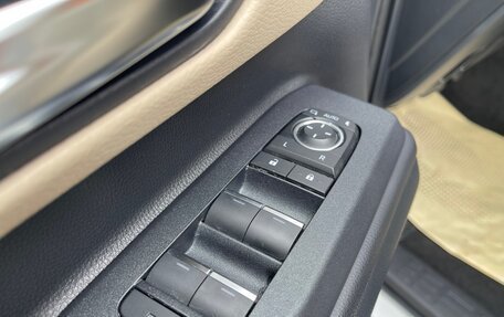 Toyota Land Cruiser Prado, 2024 год, 9 295 000 рублей, 22 фотография