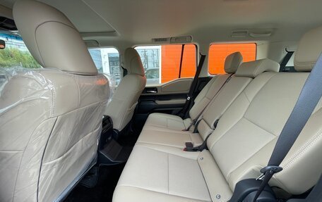 Toyota Land Cruiser Prado, 2024 год, 9 295 000 рублей, 34 фотография