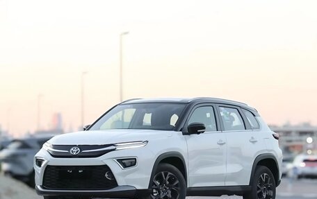 Toyota Urban Cruiser, 2024 год, 3 180 000 рублей, 1 фотография