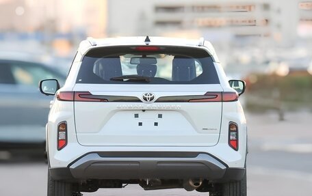 Toyota Urban Cruiser, 2024 год, 3 180 000 рублей, 5 фотография