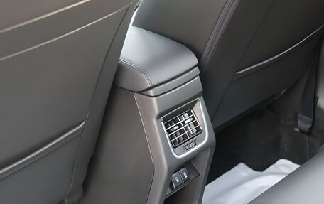 Toyota Urban Cruiser, 2024 год, 3 180 000 рублей, 21 фотография