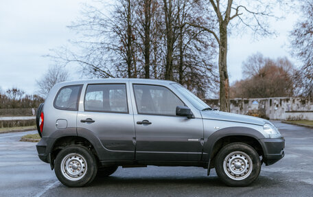 Chevrolet Niva I рестайлинг, 2016 год, 600 000 рублей, 3 фотография