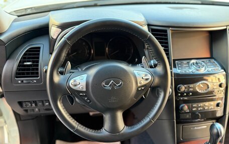 Infiniti QX70, 2013 год, 2 250 000 рублей, 13 фотография