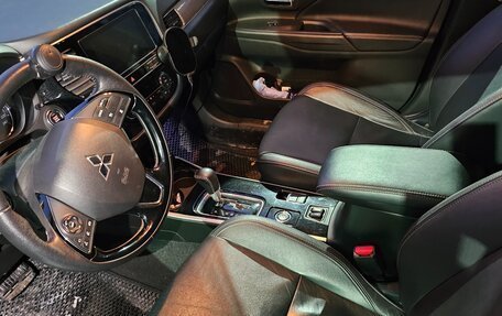 Mitsubishi Outlander III рестайлинг 3, 2019 год, 3 200 000 рублей, 5 фотография