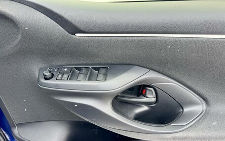 Toyota Yaris, 2021 год, 1 259 000 рублей, 17 фотография