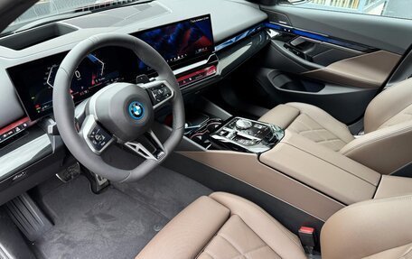 BMW 5 серия, 2025 год, 8 700 000 рублей, 9 фотография