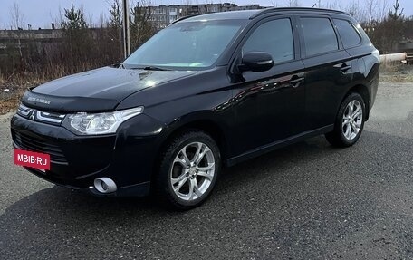 Mitsubishi Outlander III рестайлинг 3, 2012 год, 1 050 000 рублей, 3 фотография