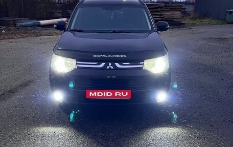 Mitsubishi Outlander III рестайлинг 3, 2012 год, 1 050 000 рублей, 4 фотография
