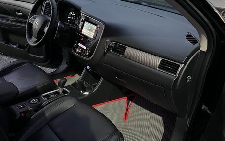 Mitsubishi Outlander III рестайлинг 3, 2012 год, 1 050 000 рублей, 10 фотография