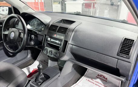 Volkswagen Polo IV рестайлинг, 2002 год, 339 000 рублей, 13 фотография