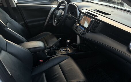 Toyota RAV4, 2018 год, 2 500 000 рублей, 11 фотография