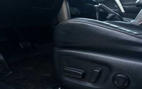 Toyota RAV4, 2018 год, 2 500 000 рублей, 21 фотография