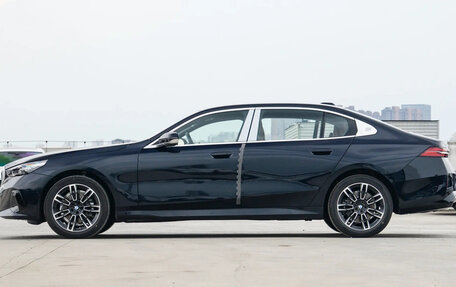 BMW 5 серия, 2025 год, 6 050 013 рублей, 1 фотография