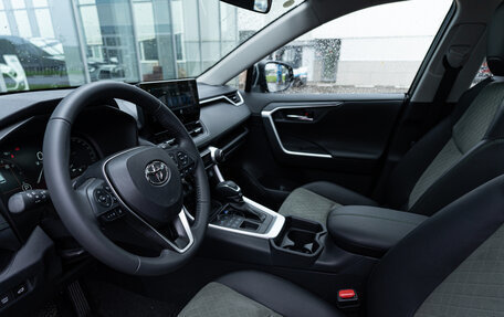 Toyota RAV4, 2025 год, 4 690 000 рублей, 26 фотография