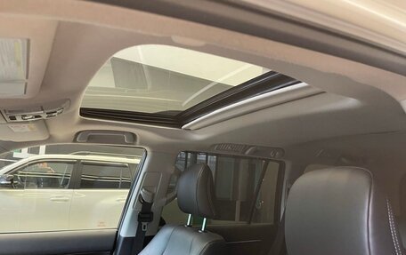 Toyota Land Cruiser Prado 150 рестайлинг 2, 2020 год, 6 900 000 рублей, 14 фотография