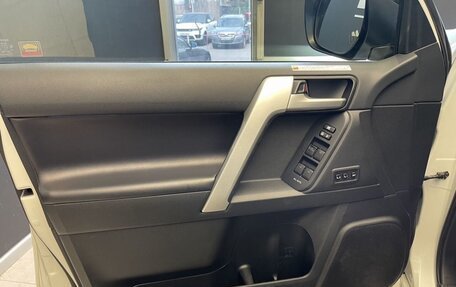 Toyota Land Cruiser Prado 150 рестайлинг 2, 2020 год, 6 900 000 рублей, 16 фотография