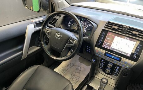 Toyota Land Cruiser Prado 150 рестайлинг 2, 2020 год, 6 900 000 рублей, 10 фотография