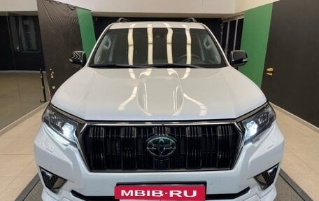 Toyota Land Cruiser Prado 150 рестайлинг 2, 2020 год, 6 900 000 рублей, 2 фотография