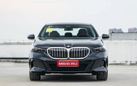 BMW 5 серия, 2025 год, 6 050 013 рублей, 3 фотография