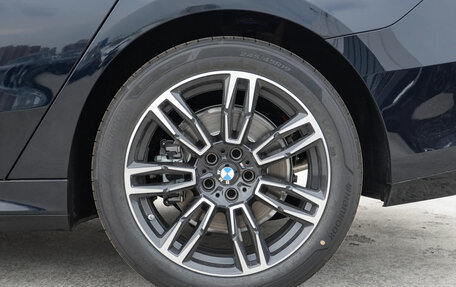 BMW 5 серия, 2025 год, 6 050 013 рублей, 26 фотография