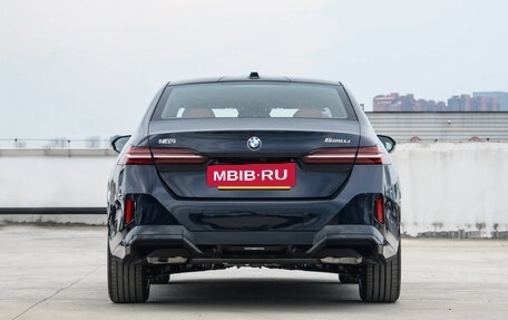 BMW 5 серия, 2025 год, 6 050 013 рублей, 33 фотография