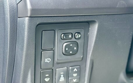 Toyota Land Cruiser Prado 150 рестайлинг 2, 2013 год, 2 650 000 рублей, 31 фотография