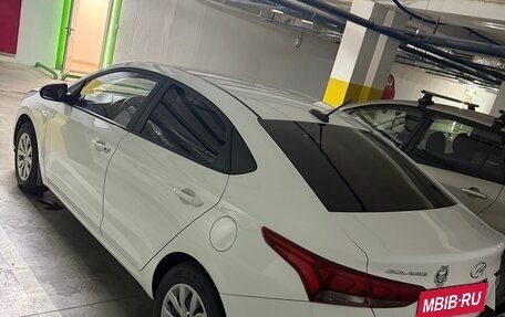 Hyundai Solaris II рестайлинг, 2021 год, 1 800 000 рублей, 4 фотография