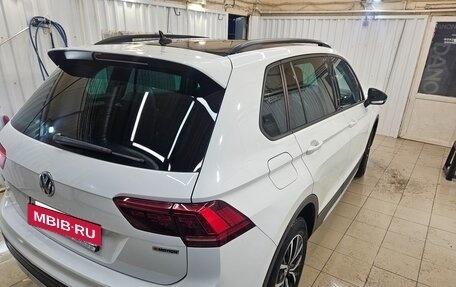 Volkswagen Tiguan II, 2019 год, 2 600 000 рублей, 3 фотография