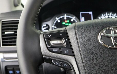 Toyota Land Cruiser 200, 2018 год, 5 849 999 рублей, 12 фотография