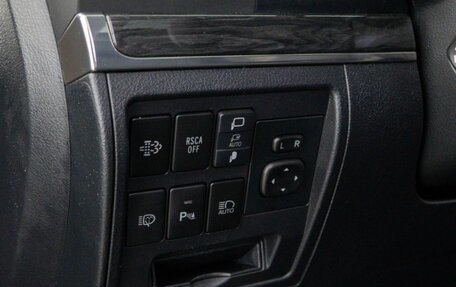 Toyota Land Cruiser 200, 2018 год, 5 849 999 рублей, 15 фотография