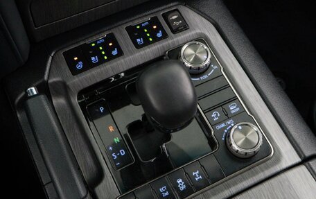 Toyota Land Cruiser 200, 2018 год, 5 849 999 рублей, 16 фотография