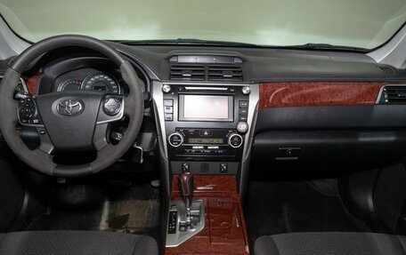 Toyota Camry, 2014 год, 1 350 000 рублей, 7 фотография