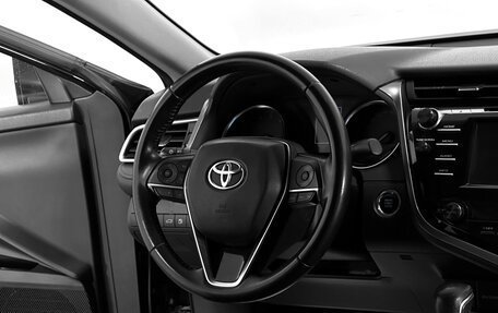 Toyota Camry, 2018 год, 3 099 000 рублей, 6 фотография