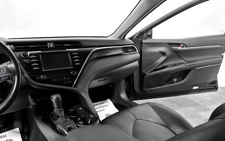 Toyota Camry, 2018 год, 3 099 000 рублей, 8 фотография